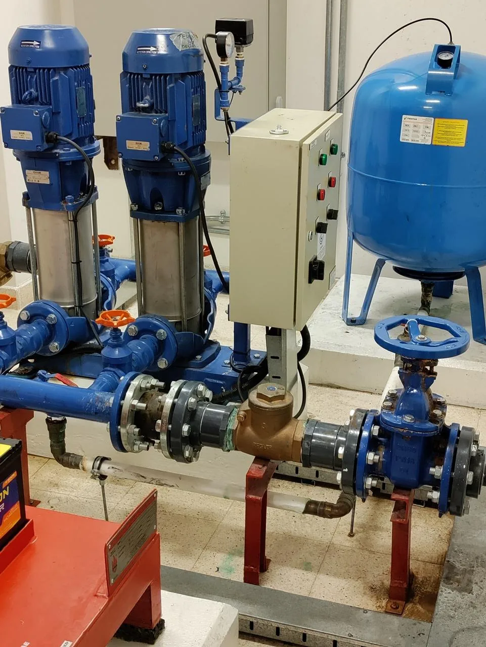 Booster pump set with pressure vessel and control panel