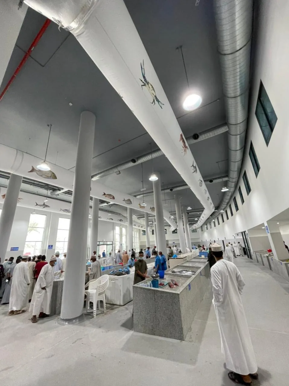 Hall with overhead air distribution ducts