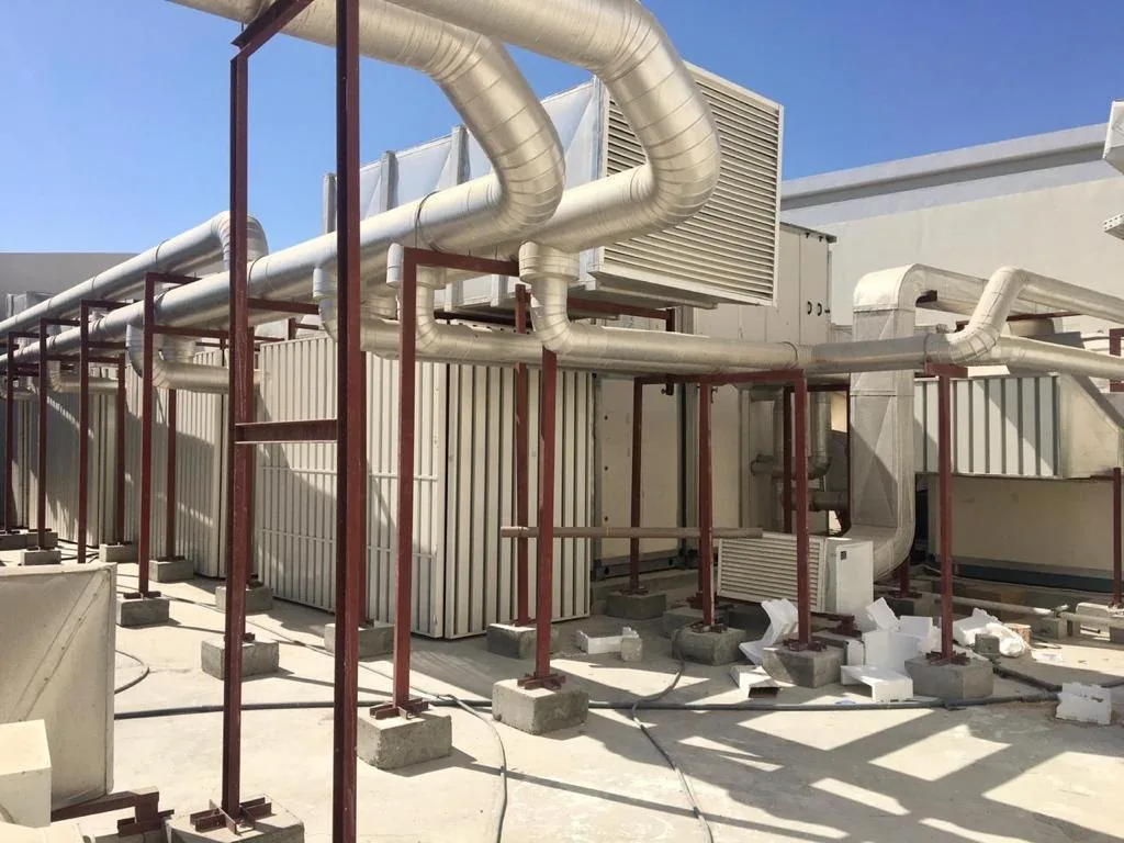 Rooftop air handling plant and pipe supports